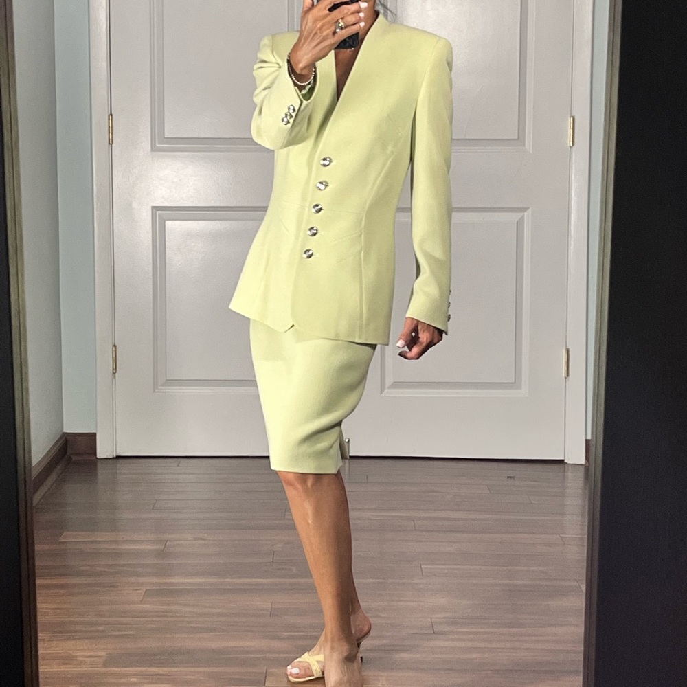 Escada 100% new wool jacket and skirt set size 34 - Picture 2 of 16